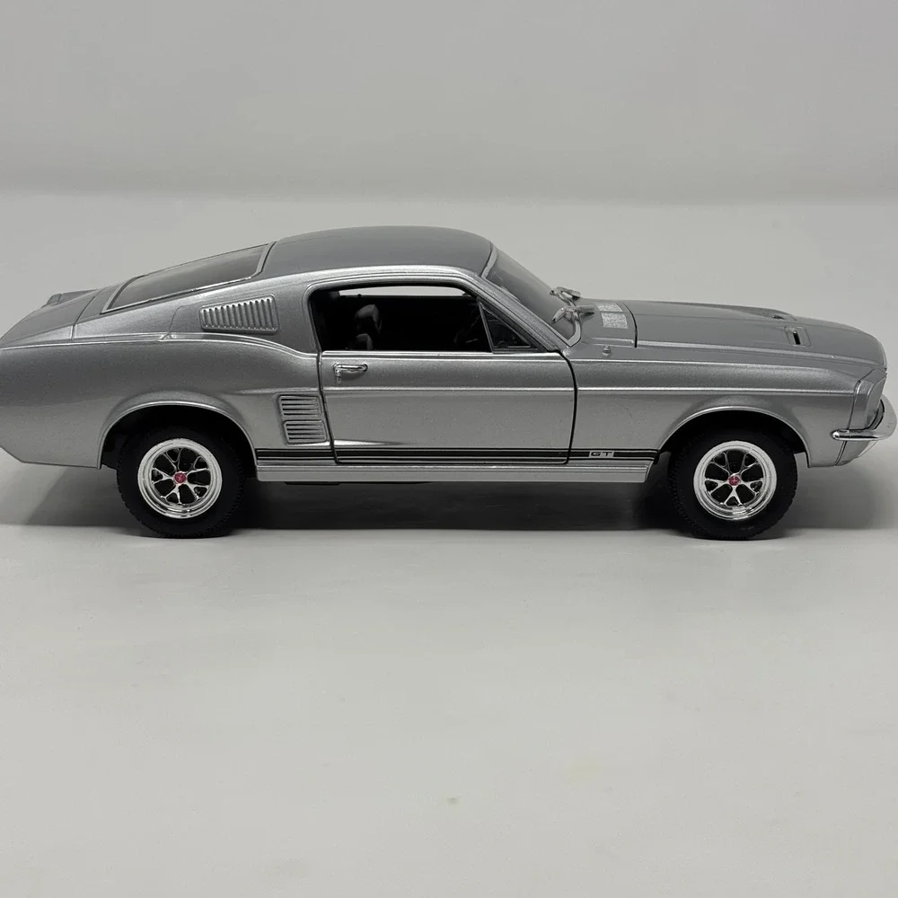 1967 Ford Mustang GT Fastback Silver 1:24 Diecast Welly Premium Edition #3045669